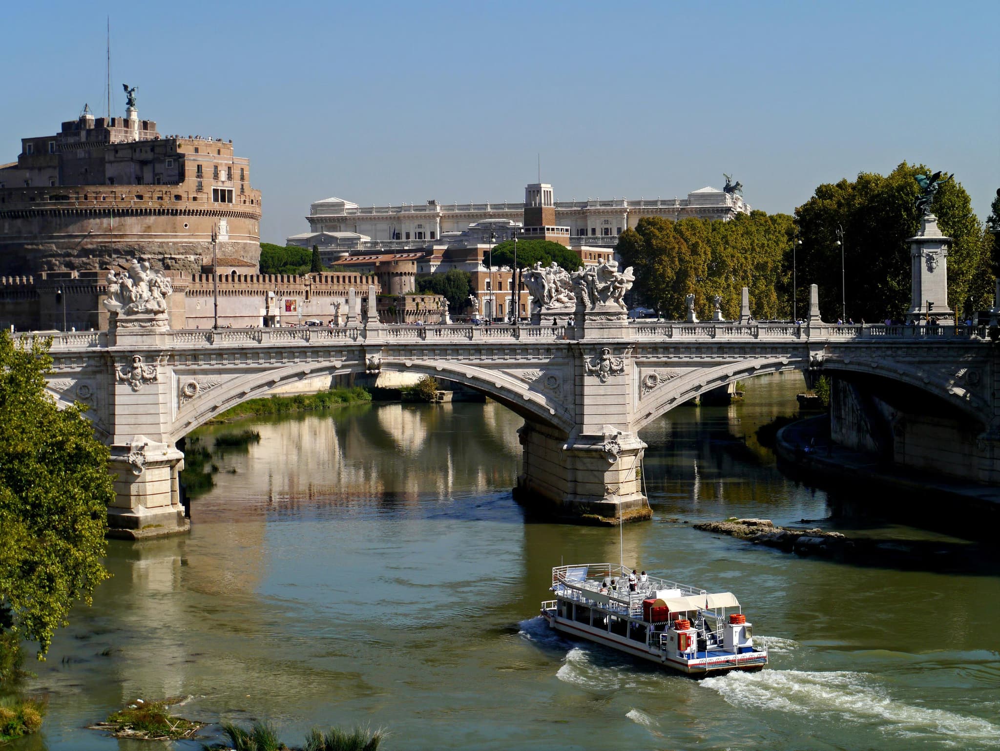 Rome: Hop-On Hop-Off Bus & Tiber River Boat Tour